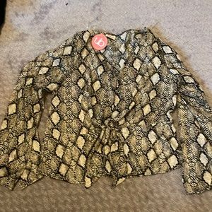 Peach Loue Long sleeves blouse.